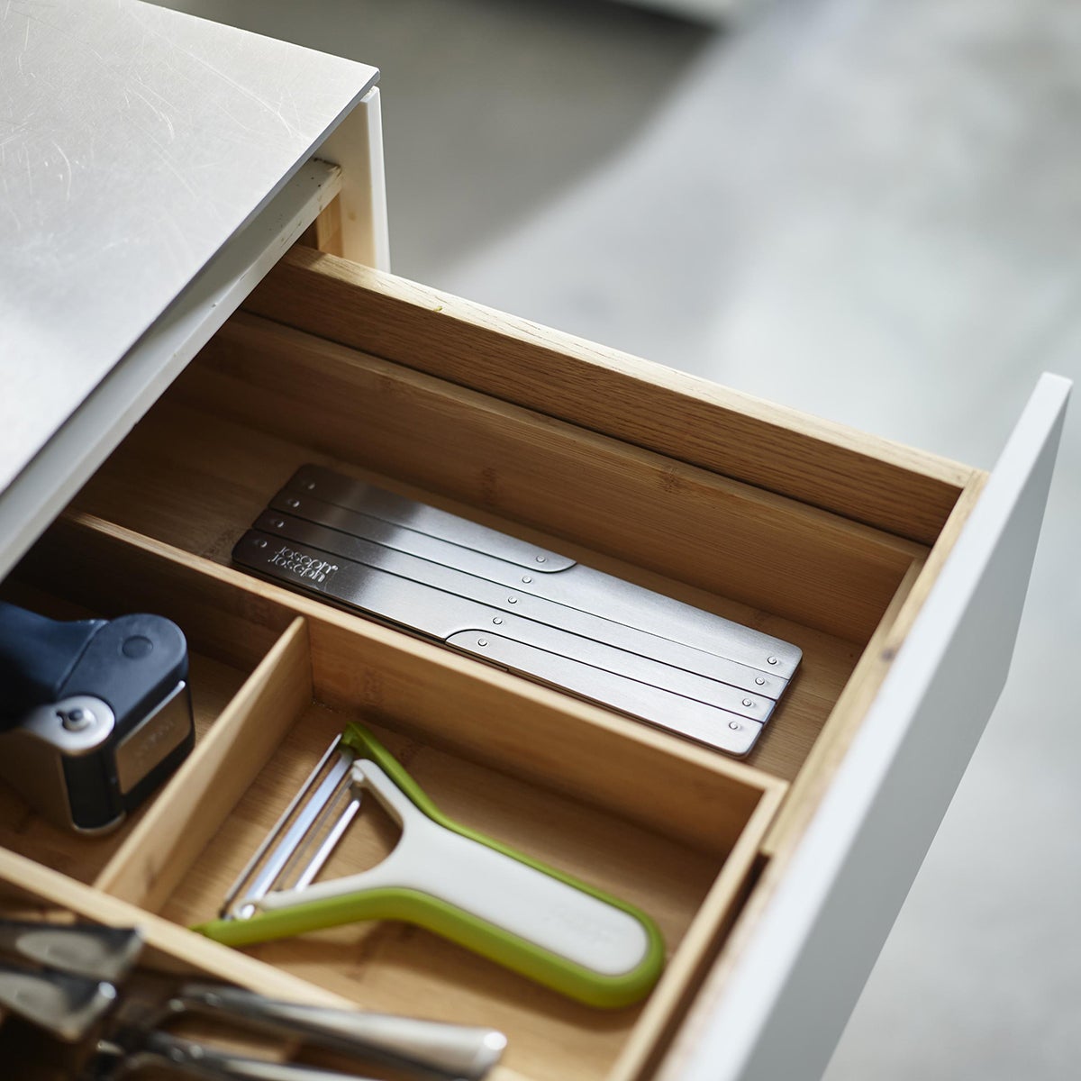 Joseph Joseph Space Expandable Trivet | The Container Store